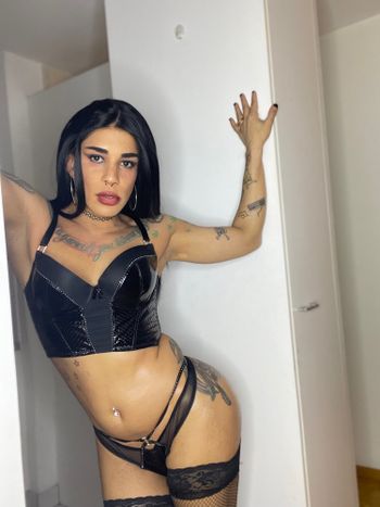 Foto sexy della modella Basel OnlyFans - Ariel Spicy: @ts_ariel_spicy indossa un due pezzi nero