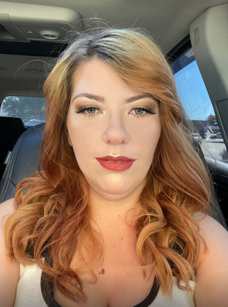 North Dakota OnlyFans Model sexy Foto @smalltowngirl22 Selfie im Auto